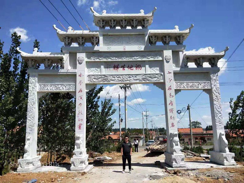 青島市艾山景區(qū)三門(mén)五樓石牌樓